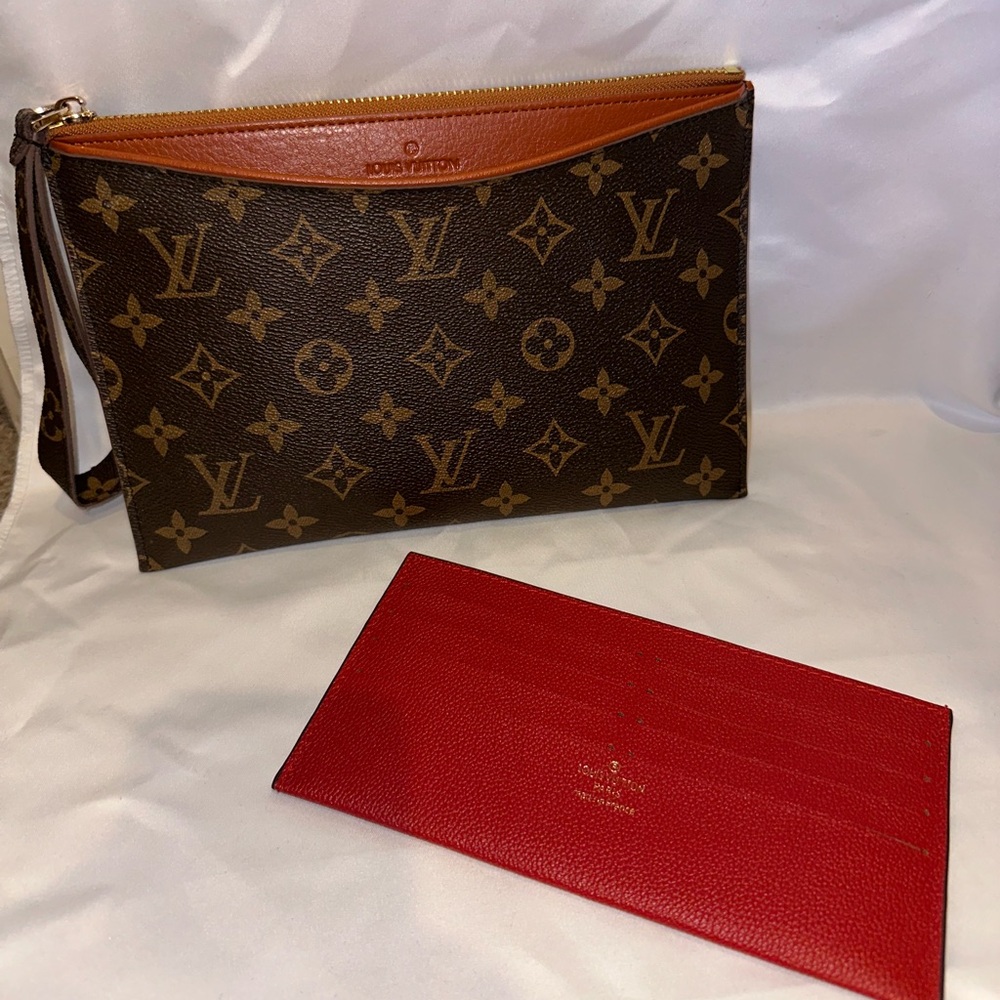 Perfect hand clutch for fall!